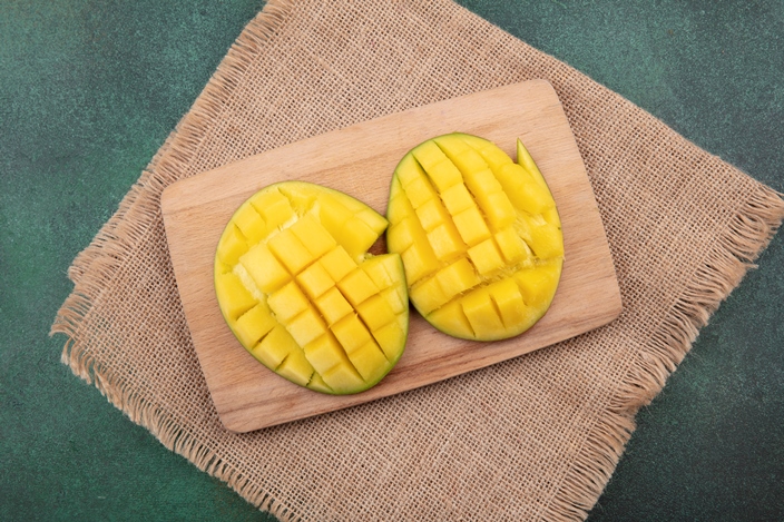 Cum se curata usor mango